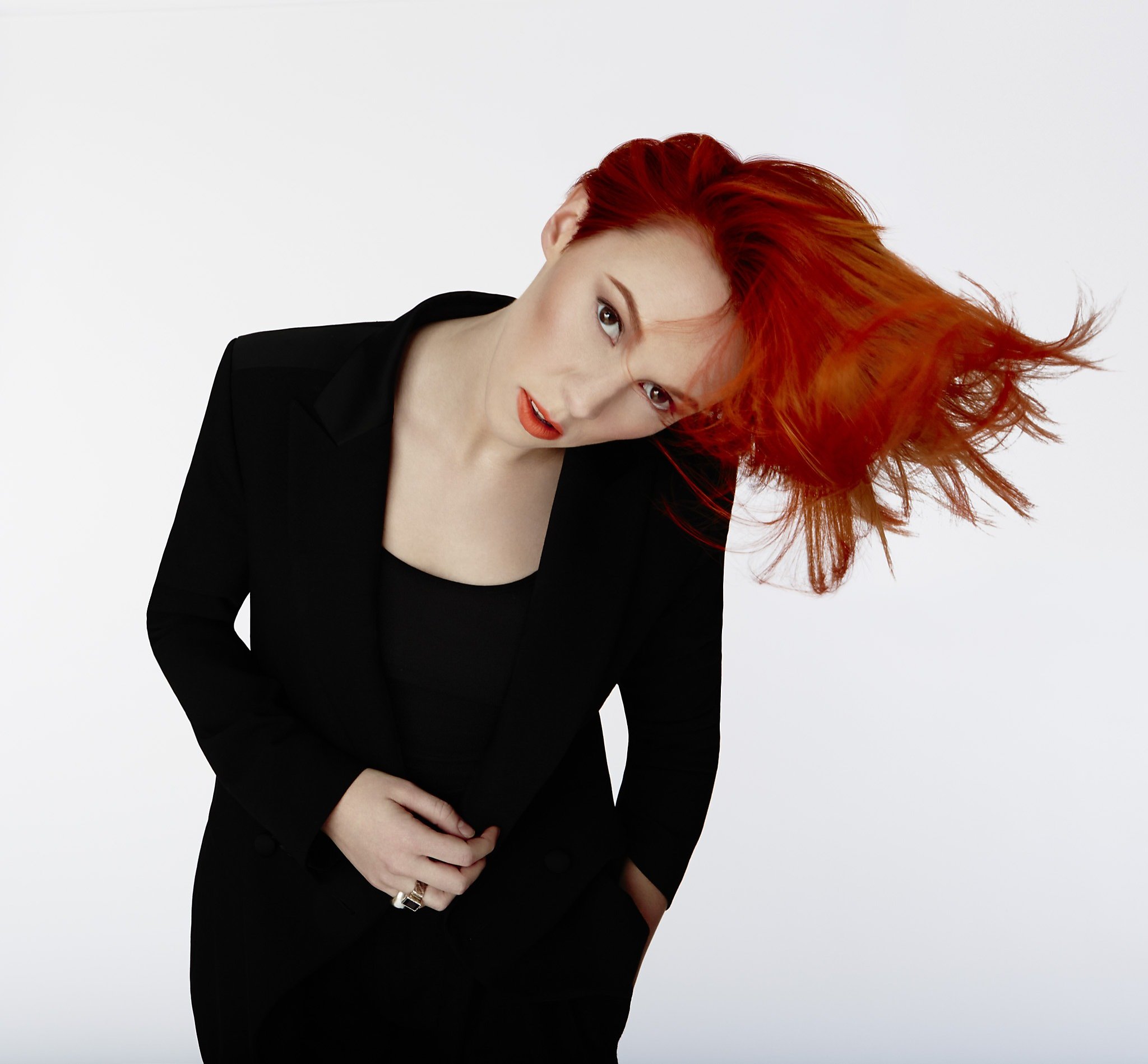 La Roux представила трек «Lose Myself» из альбома «Old Flames»