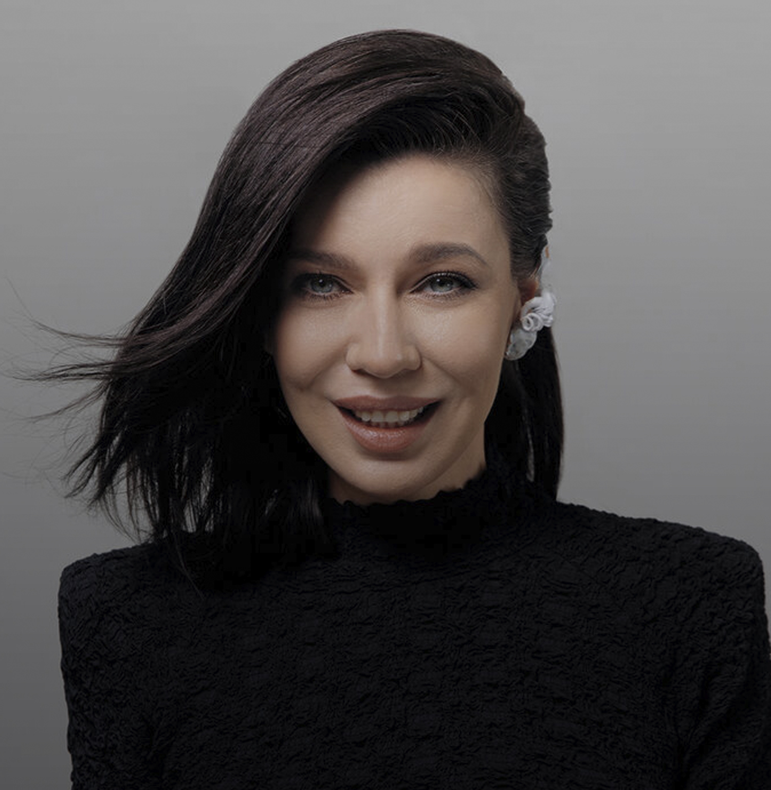 Ёлка объединила три трека в EP «Кайфово и глупо»