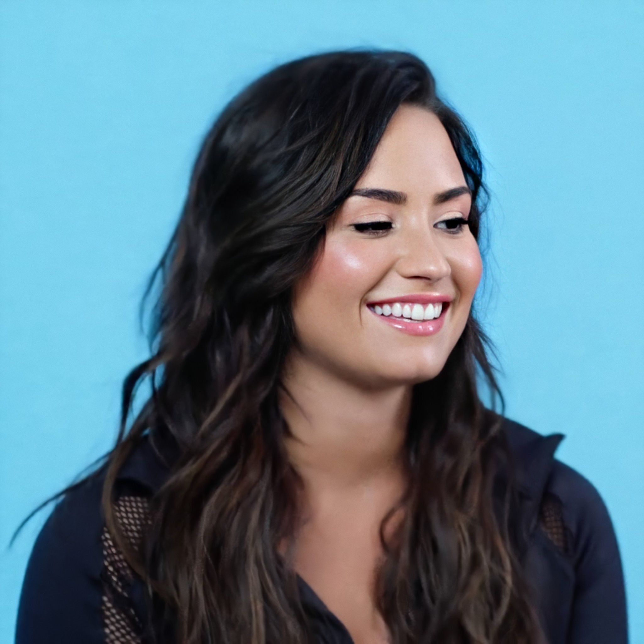 Деми Ловато готова к веселью в альбоме «It’s Not That Deep»